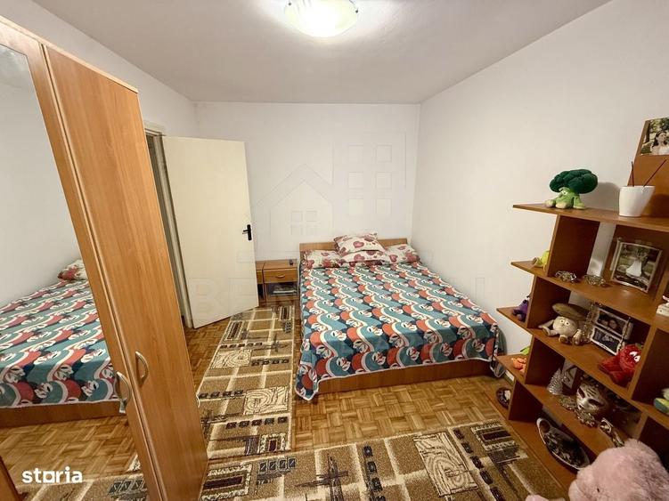 Apartament cu 2 camere semidecomandat în Craiovița Nouă