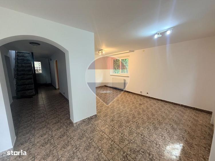 Casă cu 4 camere în Leamna de Jos