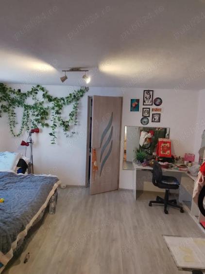 Casă cu 5 camere cu Teren 365 Mp în Poșta