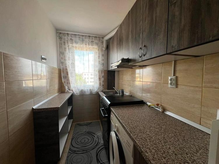Apartament cu 2 camere decomandat în Intim