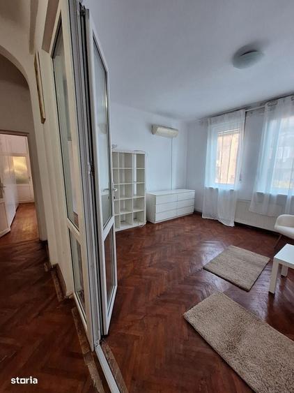 Apartament cu 3 camere în Rosetti