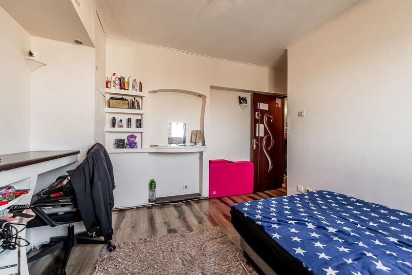 Apartament cu 5 camere semidecomandat în Micălaca