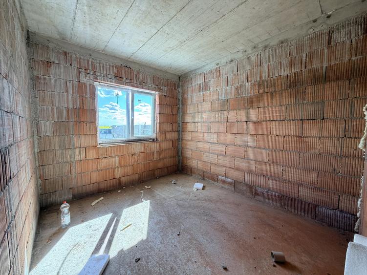 Duplex cu 3 camere cu Canalizare în Moșnița Nouă