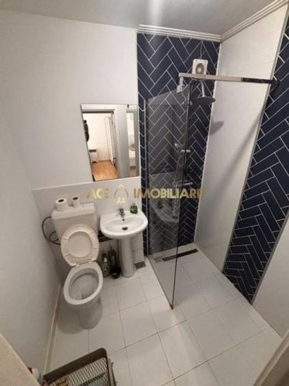 Apartament cu 3 camere semidecomandat, mobilat în Berceni