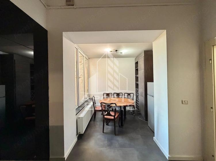 Apartament cu 4 camere semidecomandat în P-ța Maria
