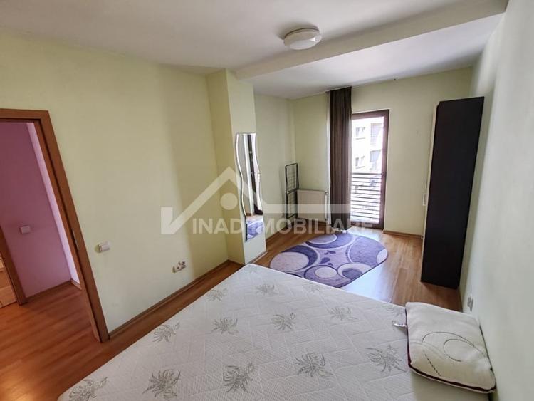 Apartament cu 3 camere semidecomandat, mobilat în Central