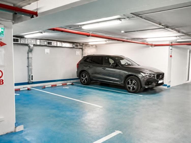 Birou, de 4,200 mp, în Romană