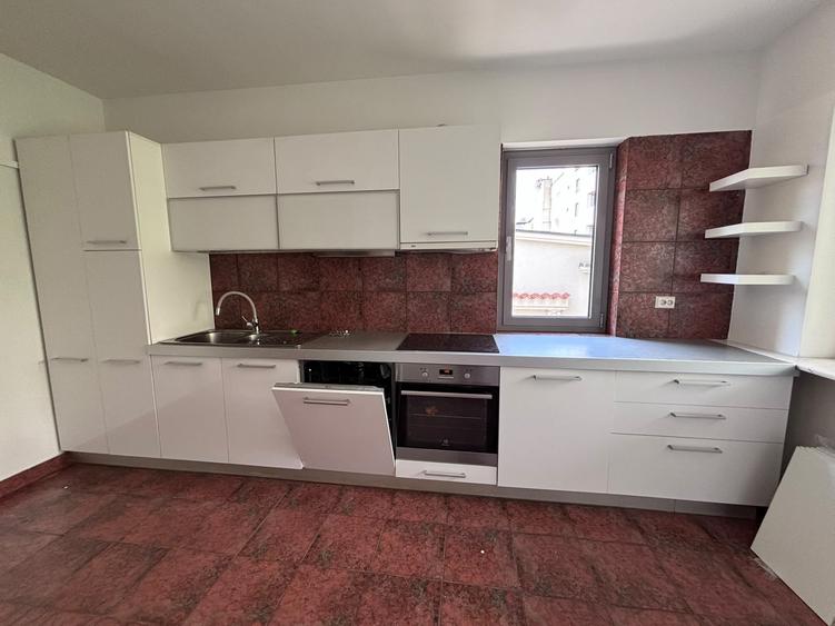 Apartament cu 4 camere decomandat, mobilat în Dorobanți