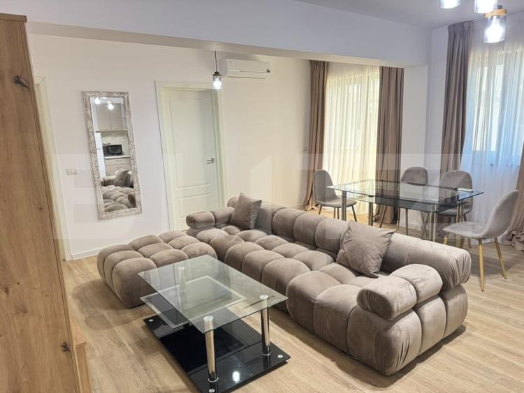 Apartament cu 3 camere decomandat, mobilat în Calea București