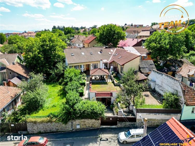 Resedinta si pentru doua familii, 217 mp utili, 6 dormitoare, curte, f - 9