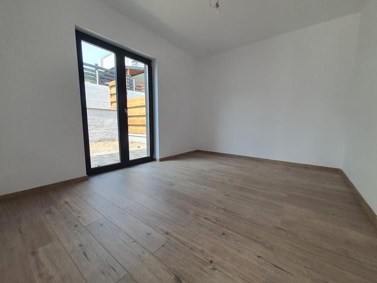 Casă cu 3 camere cu Teren 350 Mp în Valea Adâncă