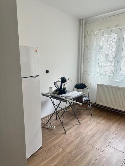 Apartament cu 3 camere decomandat în Obor