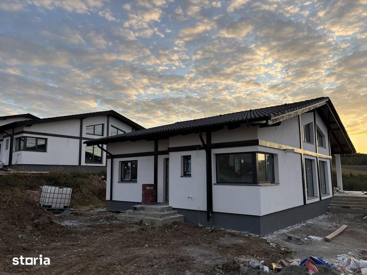 Casă cu 4 camere cu Teren 700 Mp în Livezeni