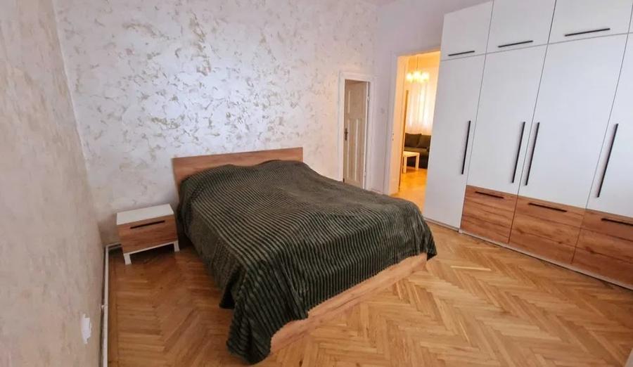 Apartament cu 3 camere semidecomandat în Muncii
