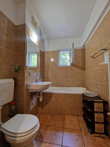 Apartament cu 3 camere decomandat în Colentina