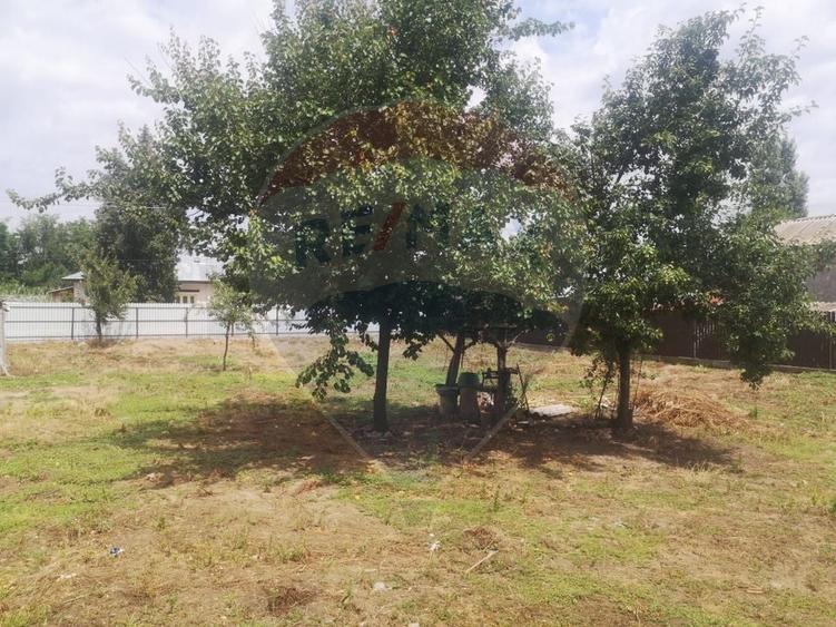 Casă individuală cu 3 camere cu Teren 1200 Mp în Gostinu