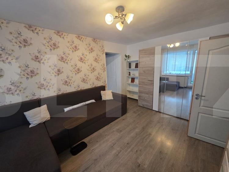 Apartament cu 2 camere semidecomandat, mobilat în Simeria