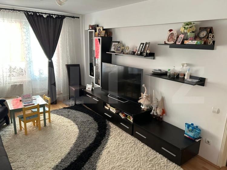 Apartament cu 3 camere decomandat, mobilat în Reghin