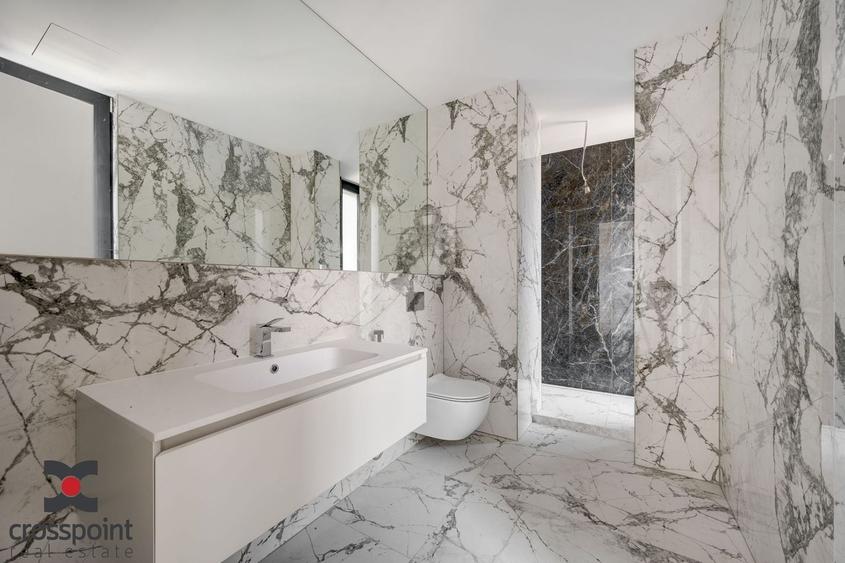 Apartament cu 4 camere semidecomandat în Aviatorilor