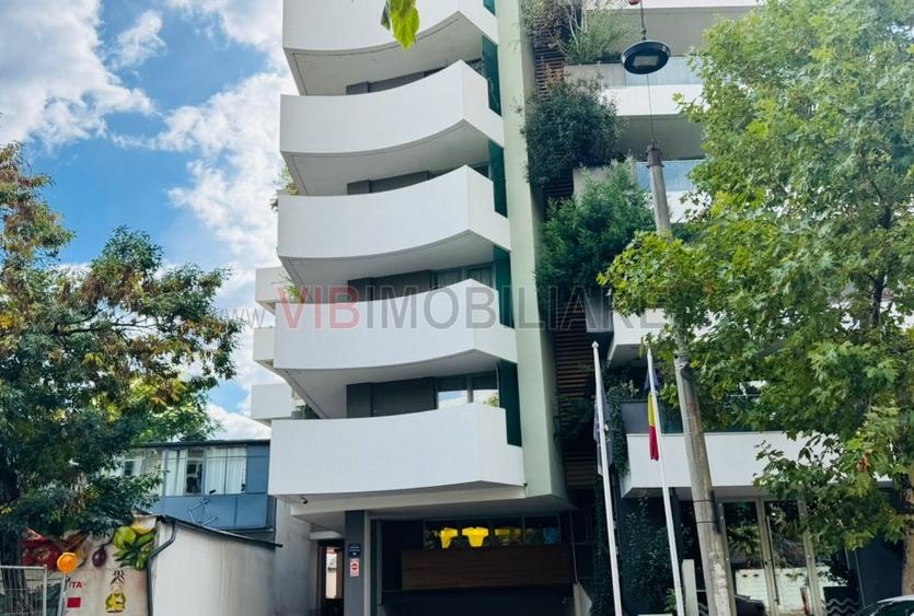 Apartament cu 3 camere semidecomandat în Gara de Nord