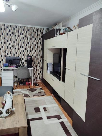 Apartament cu 3 camere nedecomandat în Rogerius