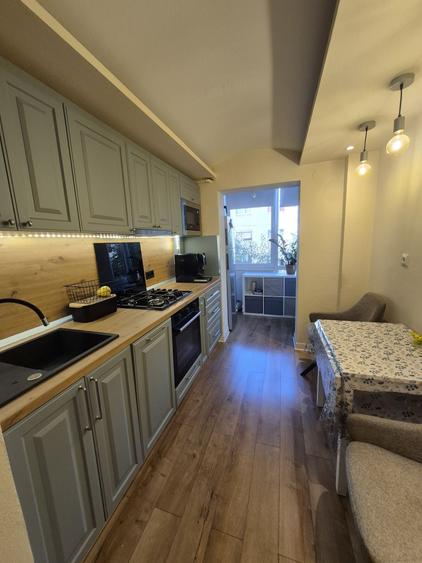 Apartament cu 3 camere decomandat în Lipovei