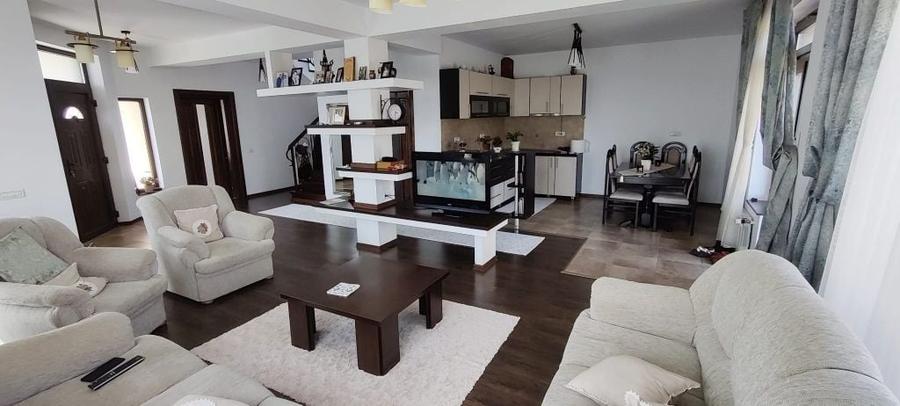 Casă cu 4 camere în Dragomirna