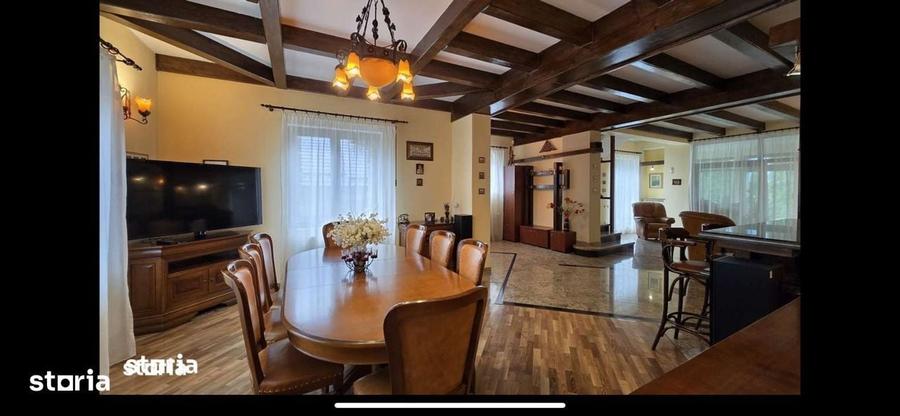 Casă cu 4 camere în Central