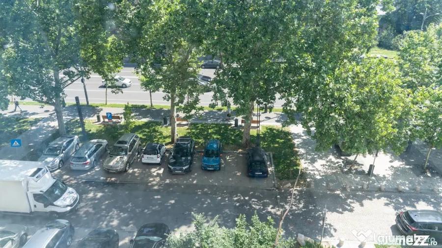 Apartament cu 4 camere semidecomandat în Ultracentral