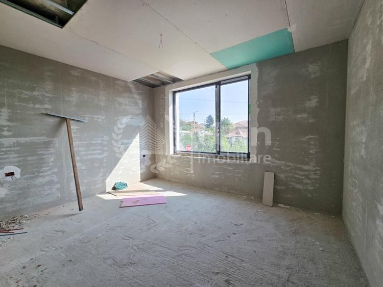 Duplex cu 4 camere cu Canalizare în Dâmbul Rotund
