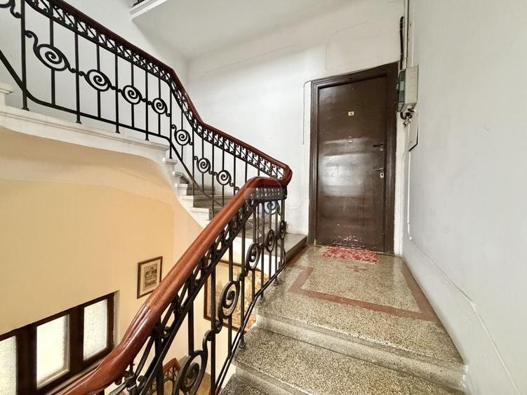 Apartament cu 3 camere semidecomandat în P-ța Romană