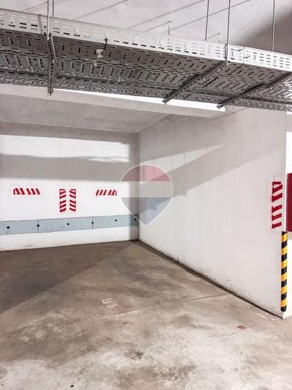 Apartament cu 4 camere decomandat în Periferie