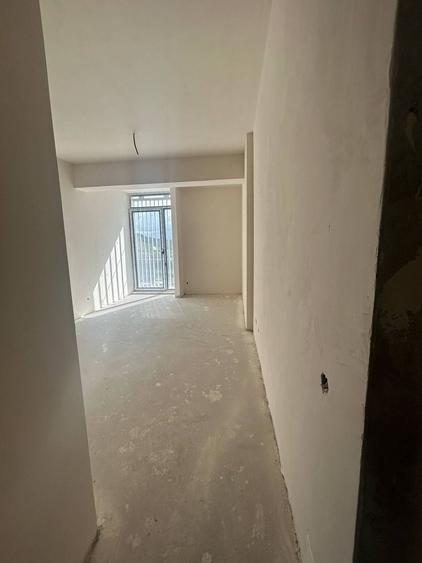 Apartament cu 3 camere semidecomandat în Florești — fotografia 3
