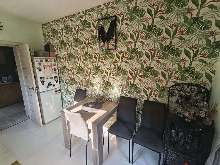 Apartament cu 3 camere semidecomandat în Vișan