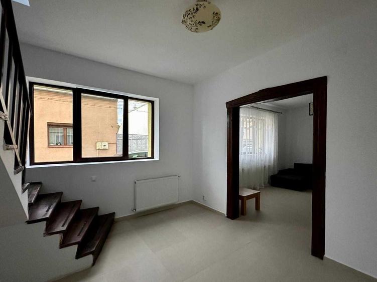 Casă cu 4 camere cu Teren 300 Mp în Central