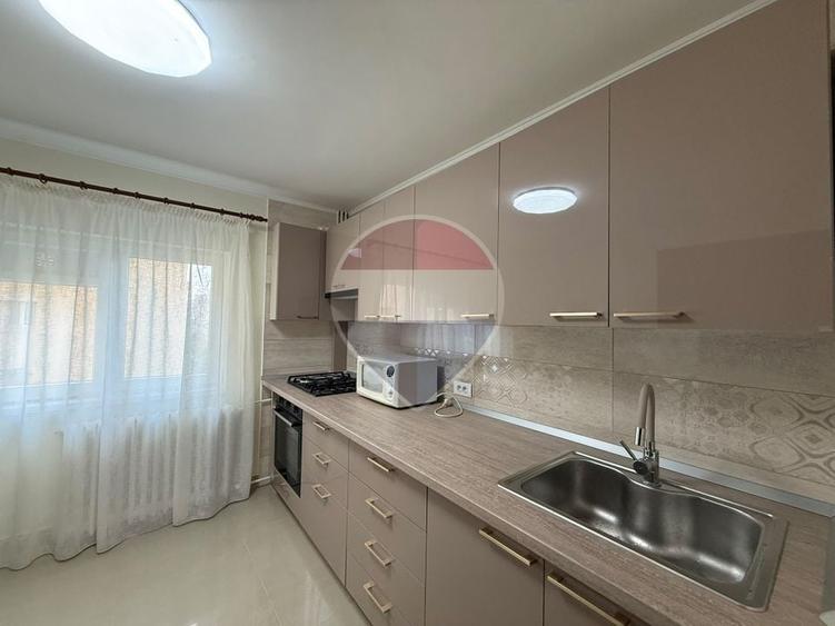 Apartament cu 3 camere decomandat, mobilat în Nerva Traian