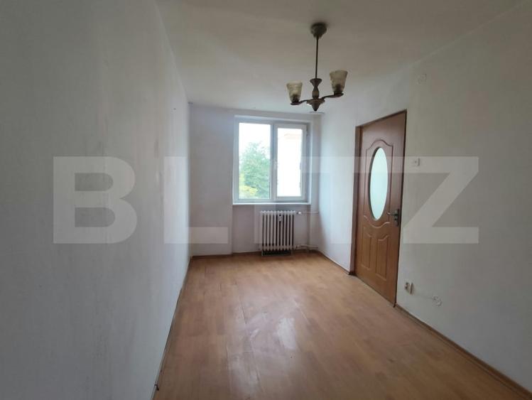 Apartament cu 3 camere semidecomandat în 22 Decembrie