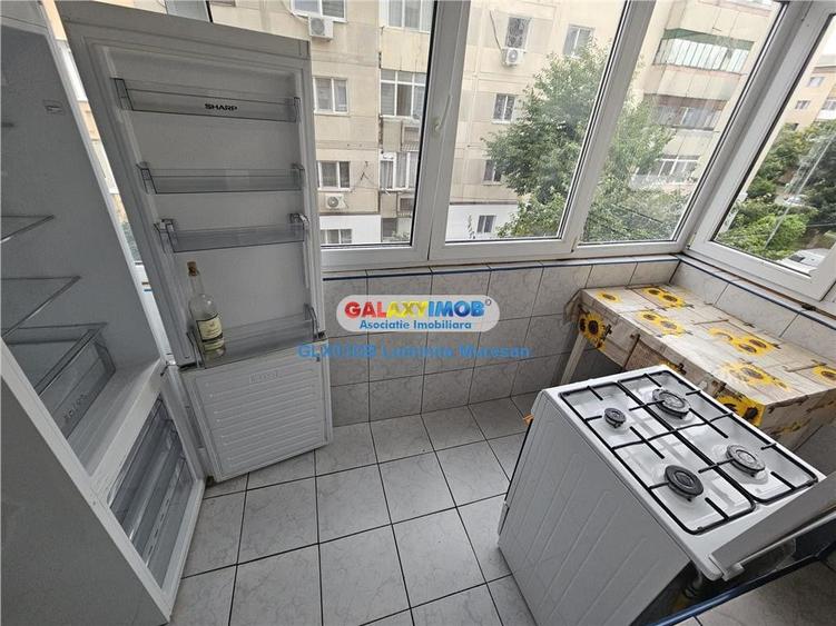 Apartament cu 3 camere decomandat în Micro 12