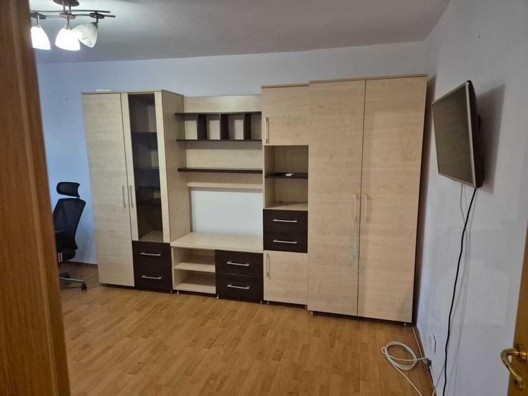Apartament cu 2 camere decomandat, mobilat în Girocului