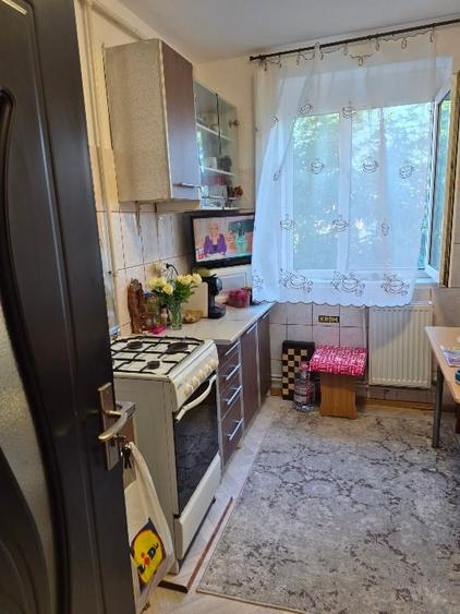 Apartament cu 2 camere semidecomandat, mobilat în Tomis III