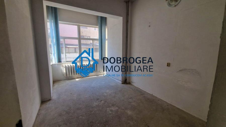 Apartament cu 8 camere decomandat în Ultracentral