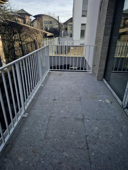 Duplex cu 4 camere cu Canalizare în Andrei Mureșanu