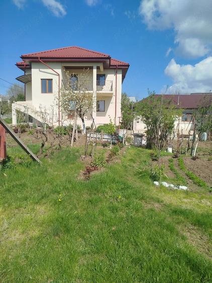 Casă cu 6 camere cu Teren 530 Mp în Central