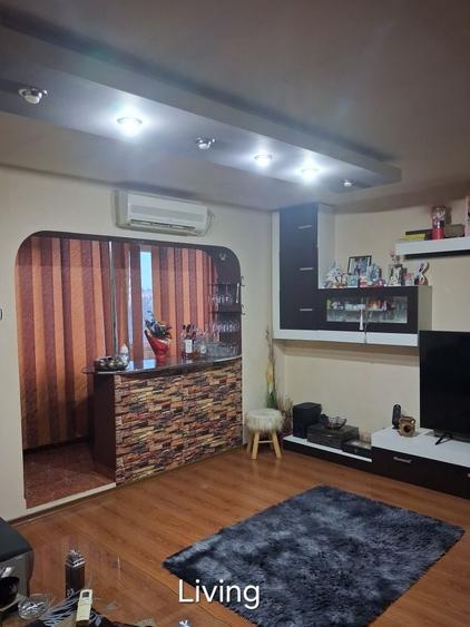 Apartament cu 4 camere decomandat în Central