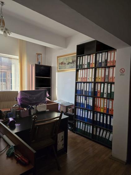 Casă cu 9 camere cu Canalizare în Apărătorii Patriei