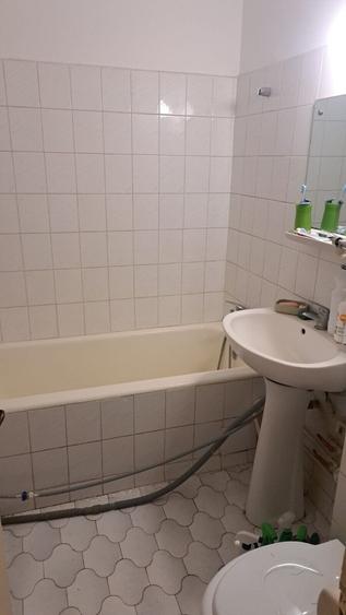 Apartament cu 4 camere semidecomandat în Titan