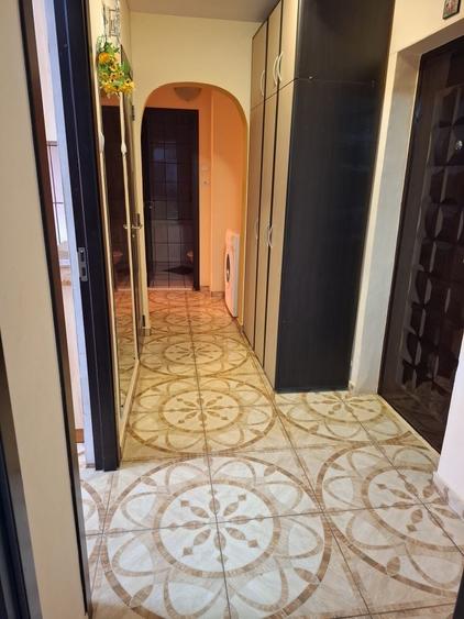 Apartament cu 2 camere decomandat în Lacul Tei