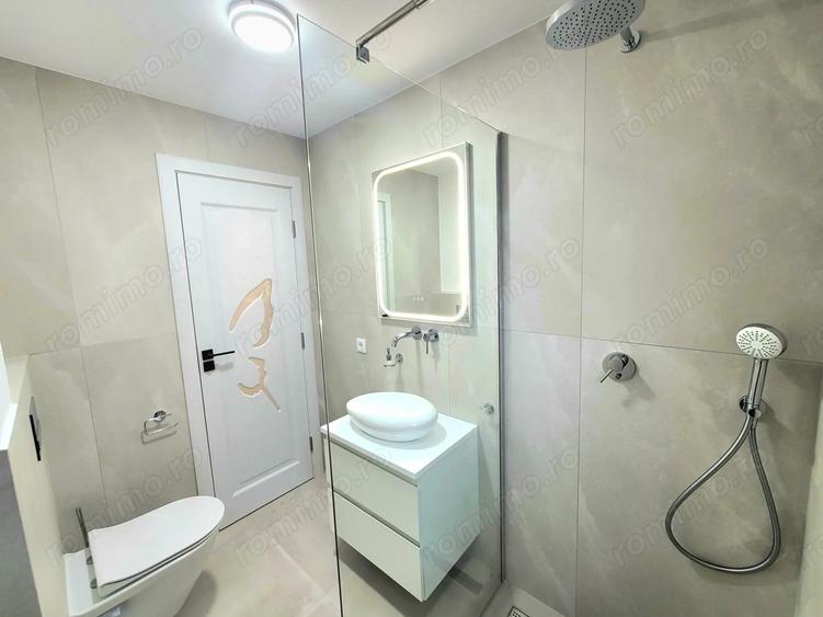 Apartament cu 3 camere decomandat în Cornișa