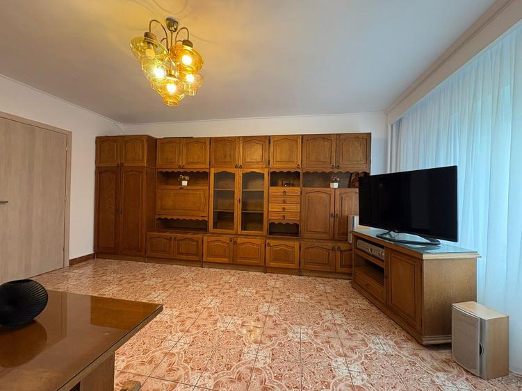 Apartament cu 3 camere decomandat, mobilat în Lujerului