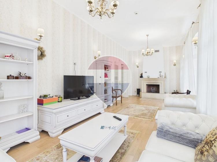 Casă individuală cu 16 camere cu Teren 920 Mp în Cezar Petrescu
